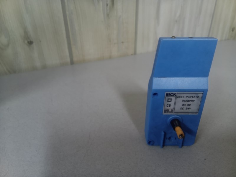 Sick WTR1-P421A12 Sensor 7028797 04 30 DC 24V*FREE SHIPPING*