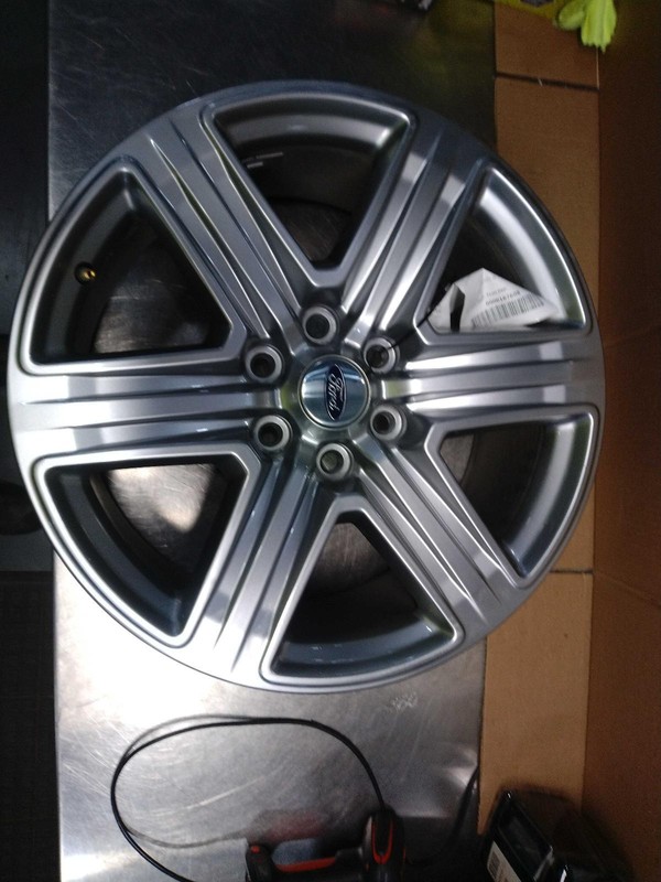 2020 Ford Expedition OEM 20 Grey Wheel JL141007FA Very Clean 77000 Miles