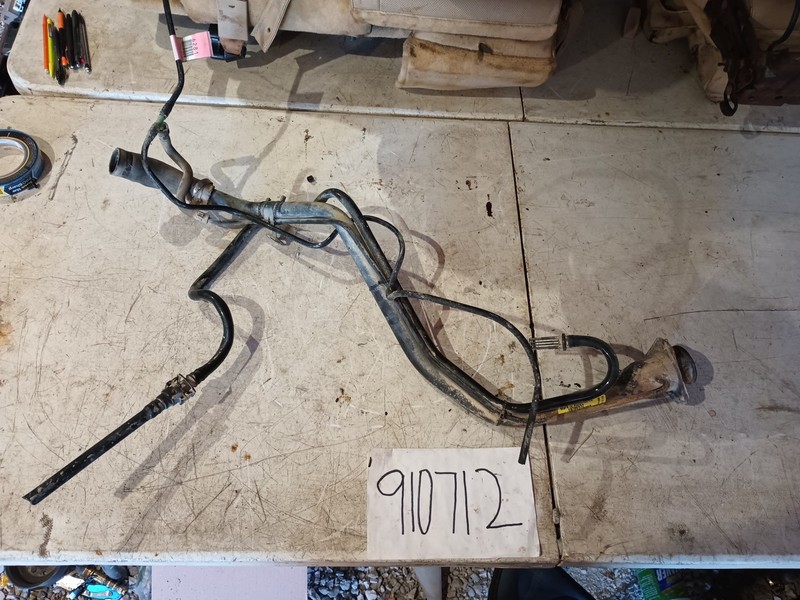 2004-2009CADILLAC SRX FUEL GAS FILLER NECK PIPE OEM