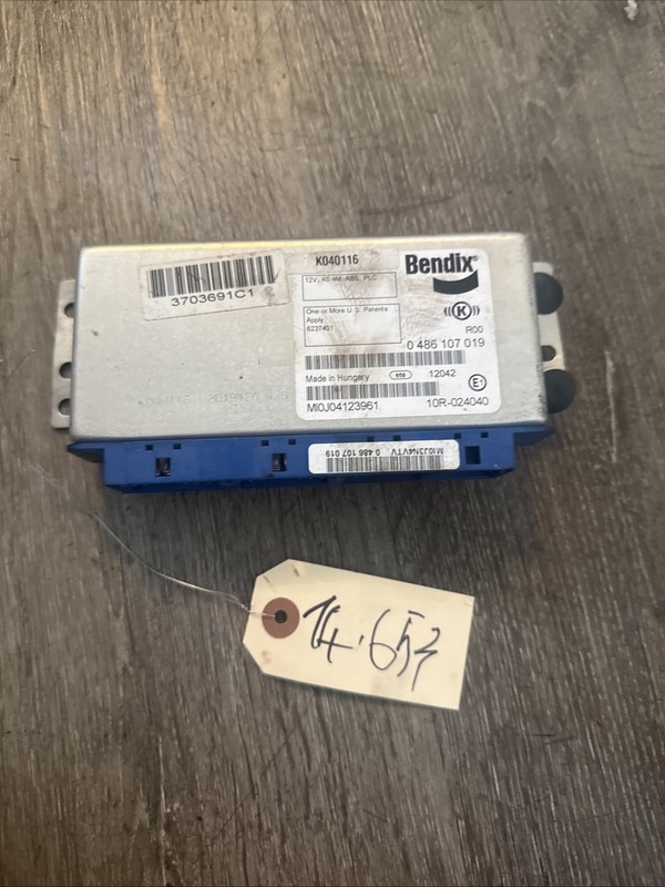 BENDIX ABS CONTROL MODULE - P/N: 3703691C1 K040116 0486107019