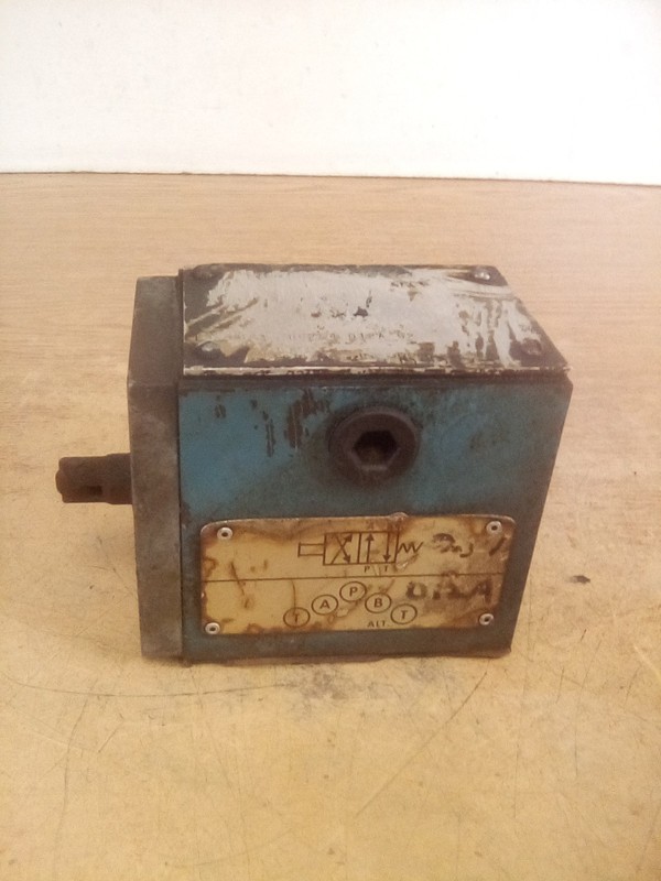 Vickers DG2S4-012A-52 Hydraulic Directional Control Valve