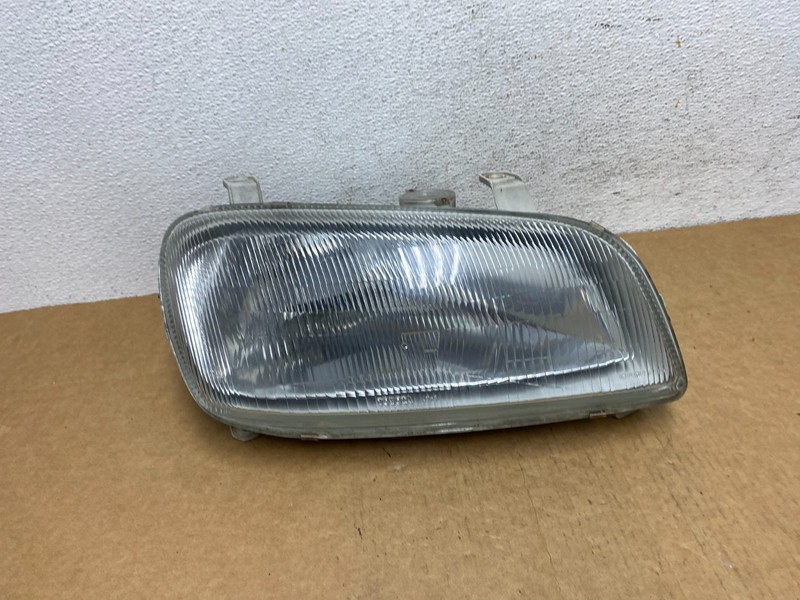 1994 to 1998 Toyota Rav4 Right Passenger Rh Side Halogen Headlight OEM AD4477 DG