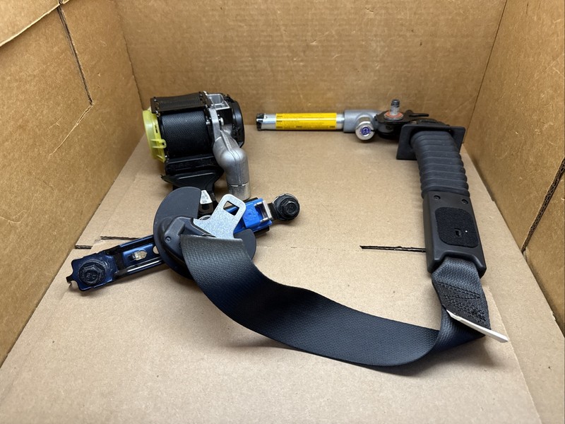 2017-2020 Elantra Sedan Front Left Driver Side Seat Belt Seatbelt Retractor