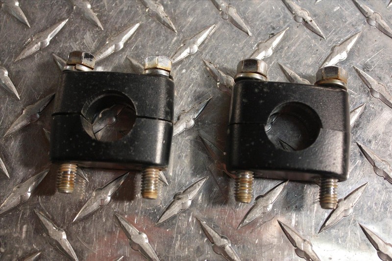 04 SUZUKI LT 80 HANDLE BAR CLAMPS PAIR SET 2 HANDLEBAR MOUNTING MOUNT LT80