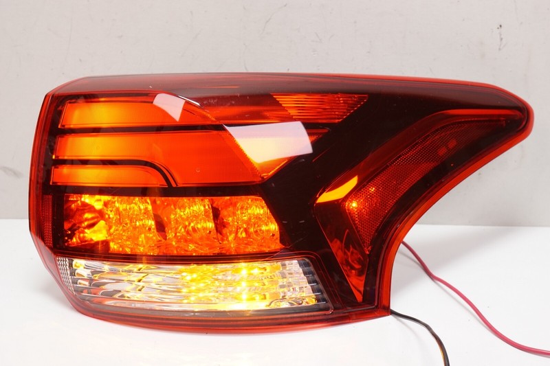 MITSUBISHI OUTLANDER Rear Right RH Tail Light Lamp OEM 2016 - 2021