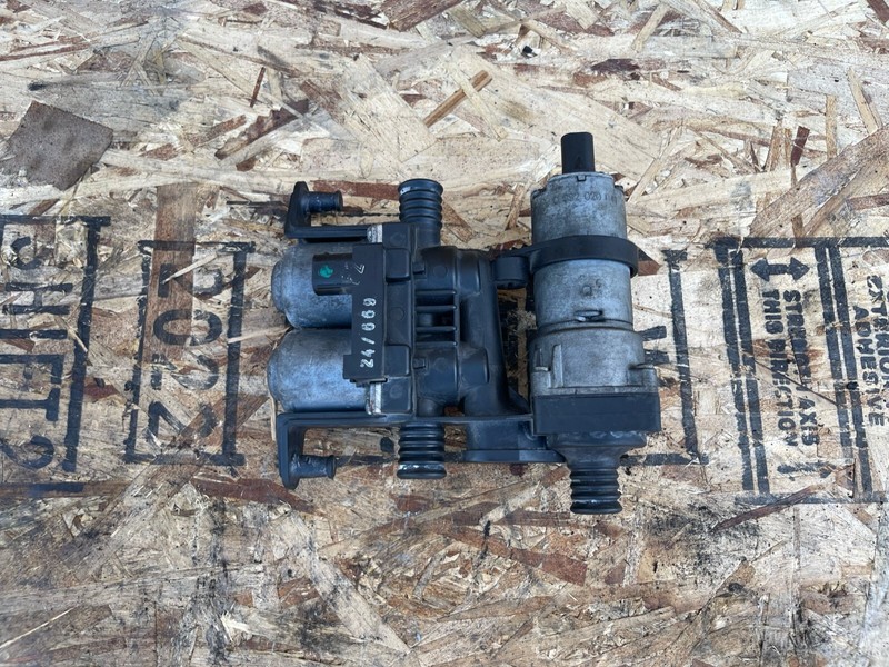 96-03 BMW M5 750iL 740i E38 E39 Auxiliary Heater Control Valve Water Pump OEM