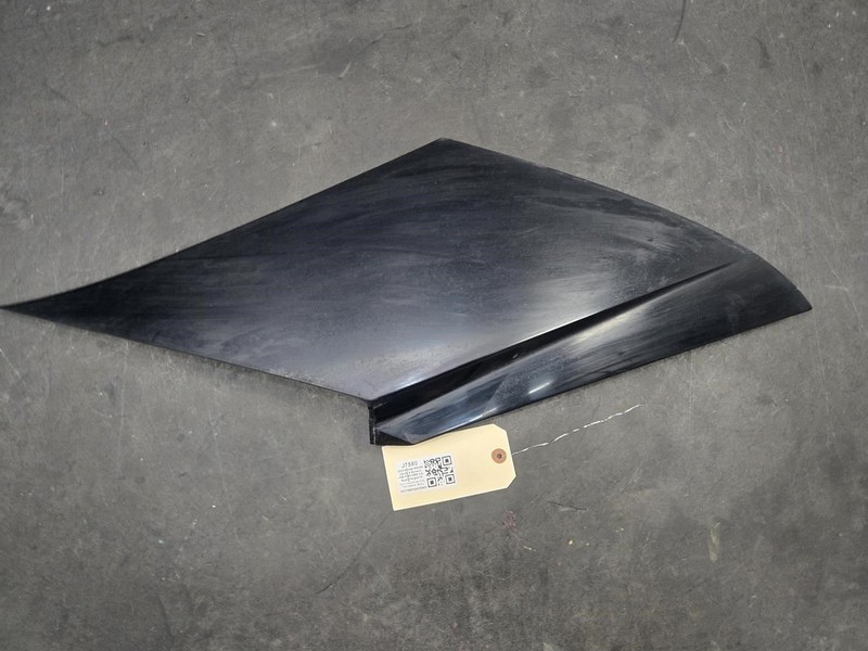 Right Quarter Upper Molding 2018 Range Rover Velar J8A2-29148-A 2019 - 2022