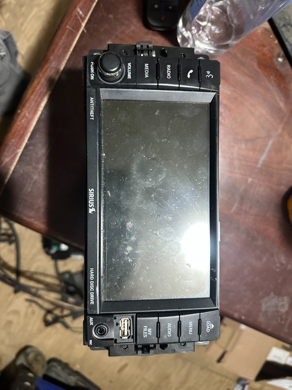 200 300 CHALLENGER CALIBER PATRIOT COMPASS AVENGER OEM Radio STEREO 68284017ab