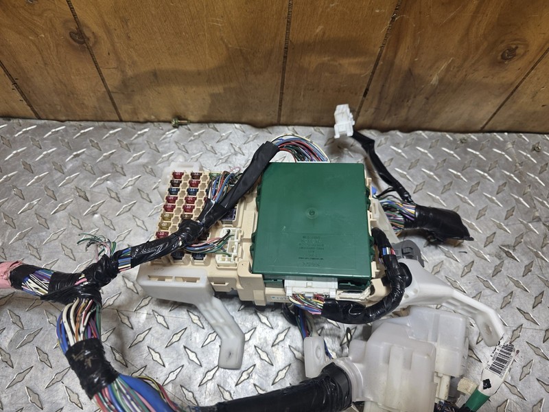 2001-2003 TOYOTA AVALON Cabin Fuse Box Relay Junction Block 89221-AC050