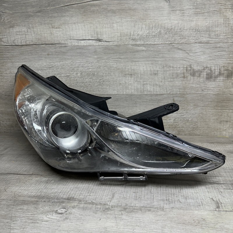 2011 - 13 Hyundai Sonata SE Limited Right Headlight Xenon RF OE See Images 2012
