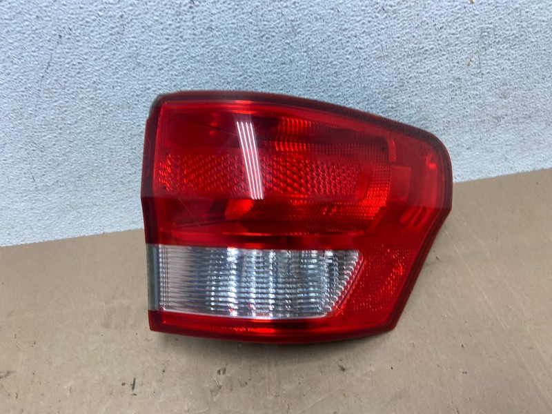 2011-2013 Jeep Grand Cherokee Right Passenger Side Rh Tail Light Oem AE6001 DW