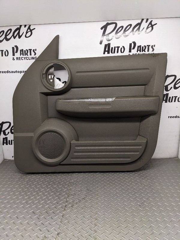 2007 2008 2009 2010 2011 Dodge Nitro RH Right Front PASS Door Trim Pane 1154439