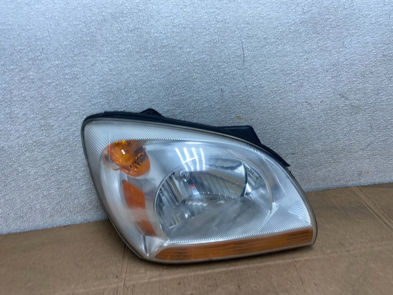 2005 to 2006 Kia Sportage Right Passenger RH Halogen Headlight OEM Y5592 DW