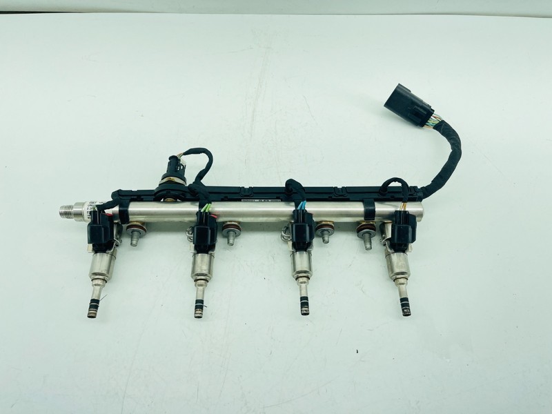 2018-2020 BUICK REGAL 2.0L ENGINE FUEL DISTRIBUTOR RAIL W/ INJECTORS OEM