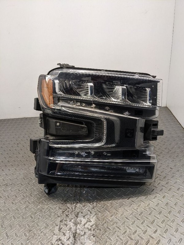 Passenger Headlight Classic Style Fits 19-22 SILVERADO 1500 PICKUP 1193704
