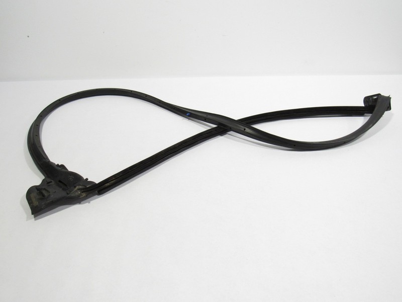 14-17 Audi R8 V10 2015 Right Passenger Door Body Weatherstrip Rubber Seal ;:Y