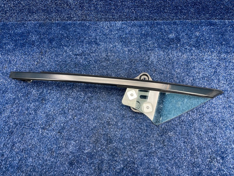 2017-2020 FIAT 124 SPIDER FRONT RIGHT PASSENGER DOOR QUARTER GLASS OEM
