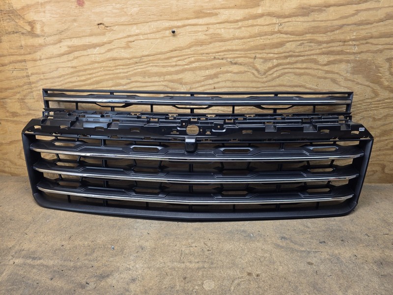 2024 2025 Chevrolet Traverse LS LT Front Bumper Grille 84919658 / 26445619 OEM