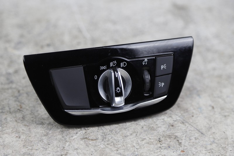 BMW G30 Dash Headlight Switch OEM 2017-2022 M550i 540i 530i Front Left