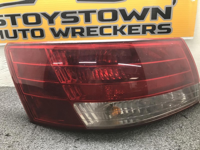 2008 HYUNDAI SONATA Left driver Taillight quarter mounted OEM 08