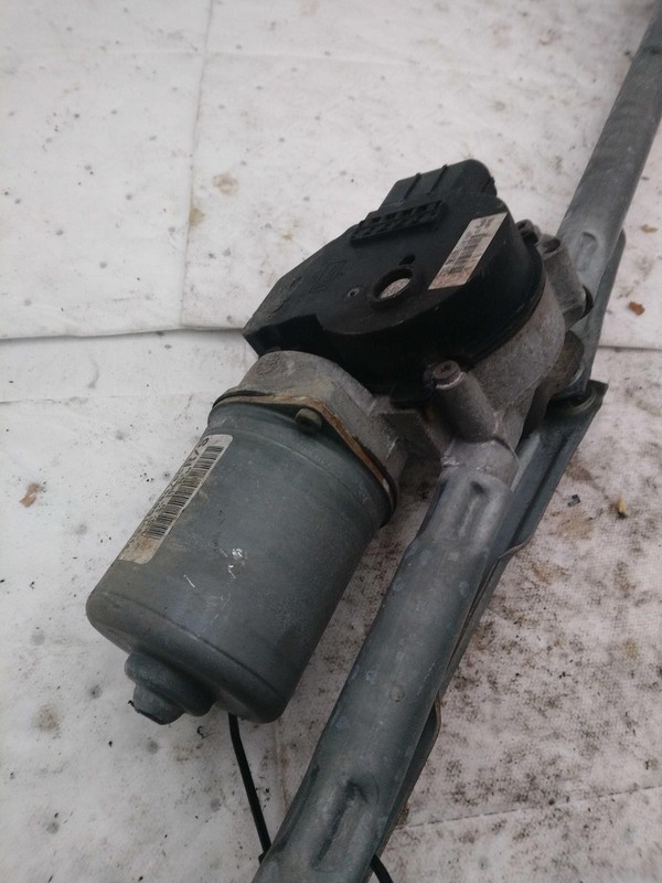2003 GMC Envoy Windshield Wiper Motor OEM 15812054, 170K Miles, Red