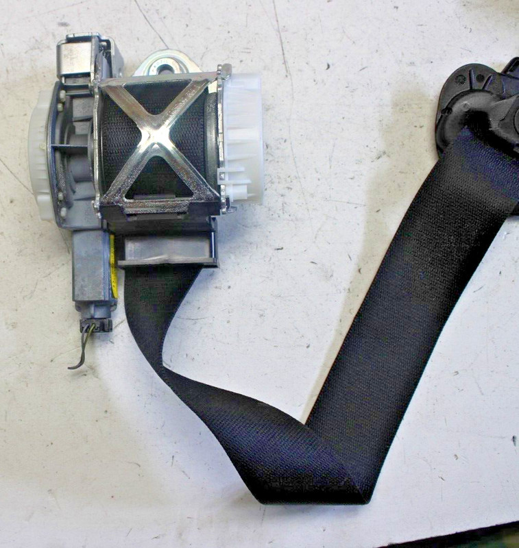 2012- 2018 BMW F30 320i 328i FRONT RIGHT PASSENGER SEAT BELT RETRACTOR 34107541