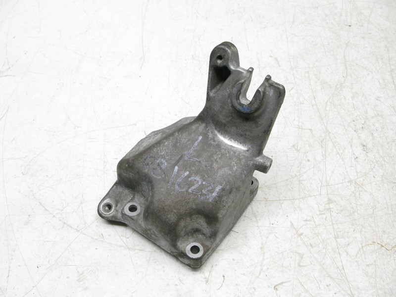 08-12 MERCEDES W204 C300 E350 GLK350 4MATIC ENGINE MOUNT BRACKET LEFT OEM 081623