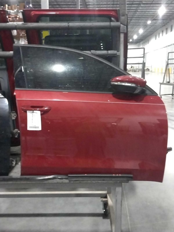 2018 Volkswagen Passat Right Front Door Red 319640 81K Miles Used