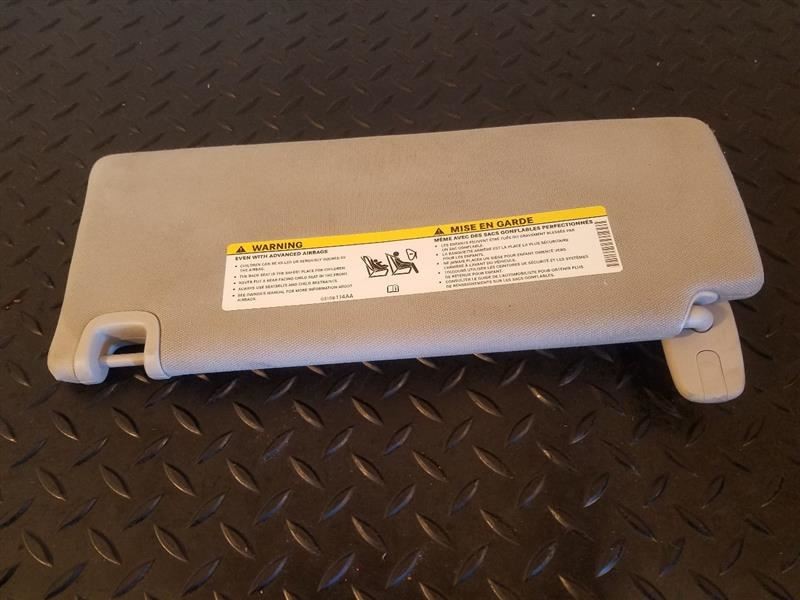 19-22 Jeep Cherokee Right Passenger Sun Visor W/ Mirror Gray OEM 6RP66PS4AB