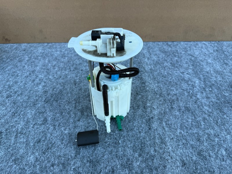 GENESIS GV80 2021-2025 OEM ENGINE FUEL GAS TANK PUMP MOUNTED W/LEVEL SENSOR 2.5L