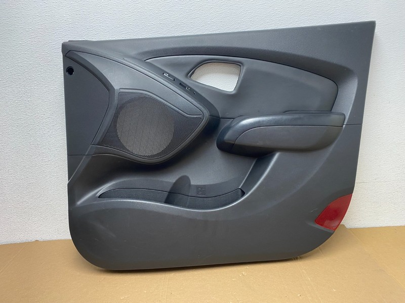 2010 to 2015 Hyundai Tucson Front Right Passenger Side Door Trim Panel AD7862 DG