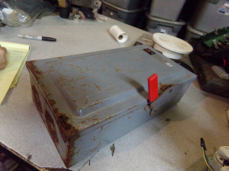 Cutler Hammer 100-Amp 240V Max HP: 30 Enclosure *FREE SHIPPING*