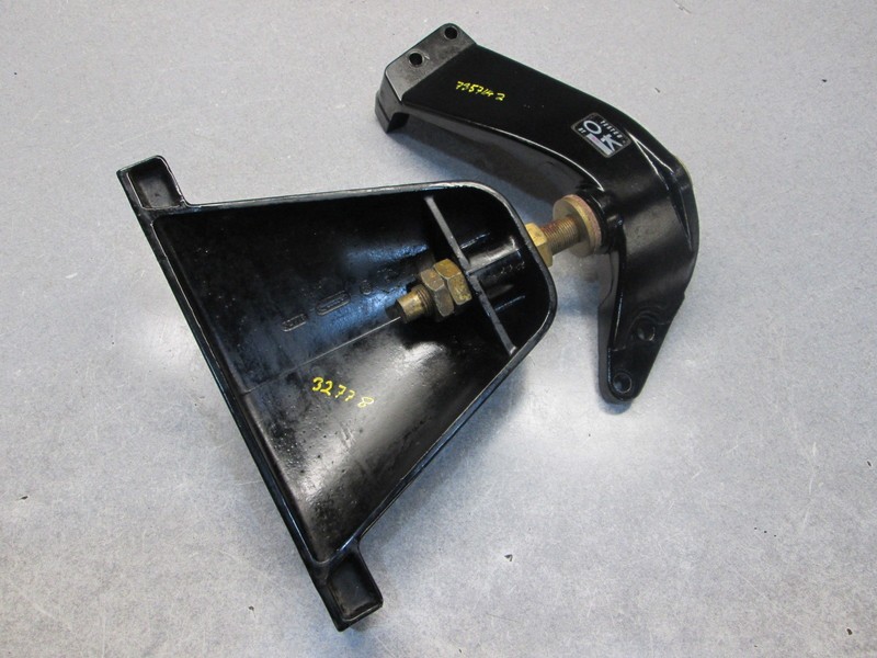 73571A2 32778 Front Motor Engine Mount 2.5 3.0 Mercruiser 120 & 140 Stern Drive