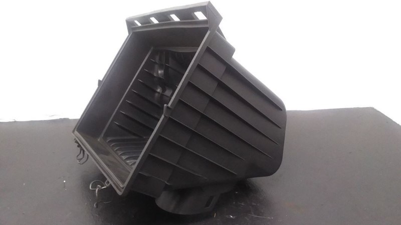 04-09 Dodge Durango Lower Air Cleaner Box Cover OEM 53032528AC