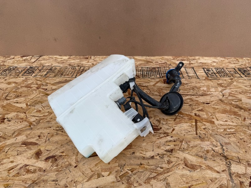 KIA STINGER 2018-2023 OEM WINDSHIELD WASHER RESERVOIR WATER TANK WITH PUMP ASSY