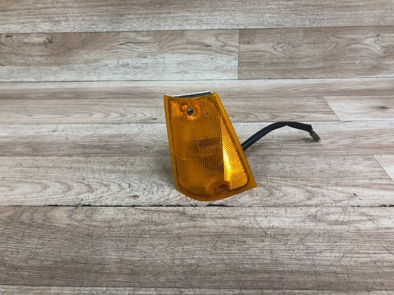 DATSUN 200SX OEM FRONT DRIVER SIDE TURN SIGNAL LIGHT INDICATOR AMBER 80-83
