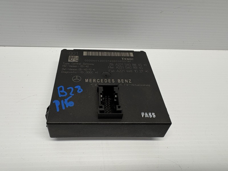 07-14 Mercedes W216 CL600 S550 Central Gateway Control Module 2215408845 OEM