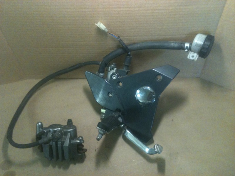 2003 Kawasaki ZR 750-H Rear Brake Assembly Caliper Master Cylinder Pedal ZR750