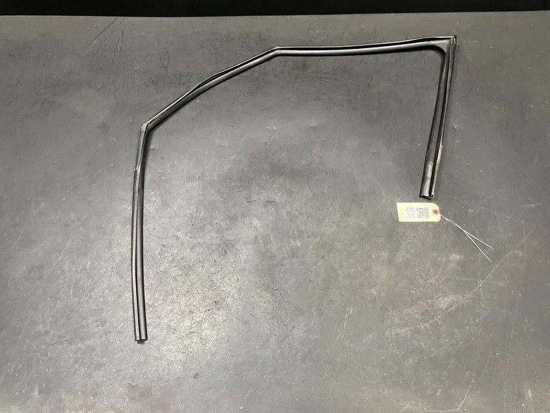 Front Left Door Window Glass Run Channel 2020 Kia Soul 82530-K0001 2021 - 2023