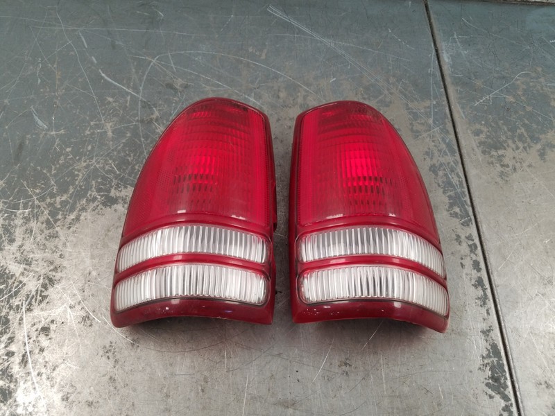 2001 Dodge Dakota R/T Xcab Tail Light Set #3949 LL7