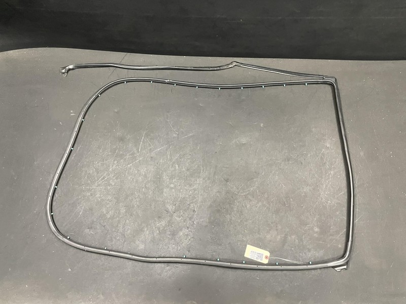 Rear Right Door Weatherstrip 2018 Acura MDX 72810-TZ5-A01 2014 2015 2016 - 2020