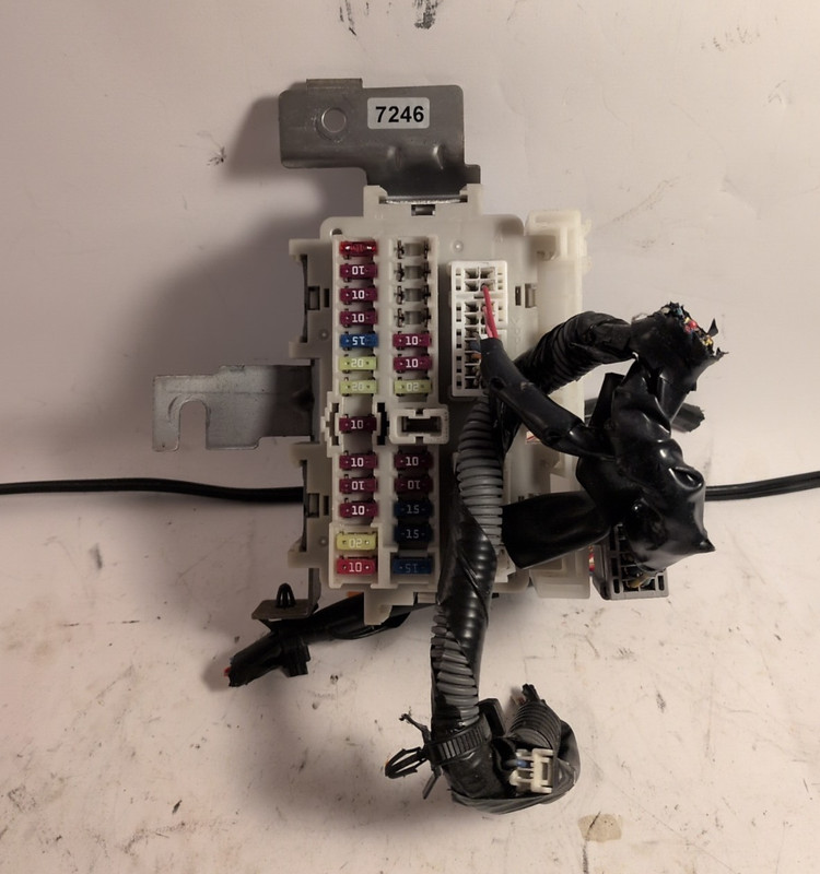 2011 NISSAN SENTRA 2.0L CABIN FUSE RELAY BOX OEM 2436 ET000