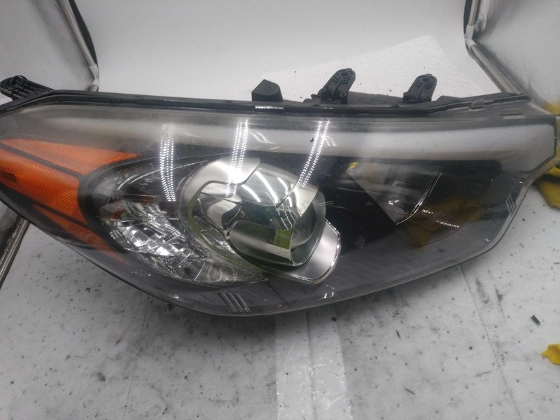 2016 KIA FORTE Right Headlight Assembly Silver OEM 207200 123k Miles