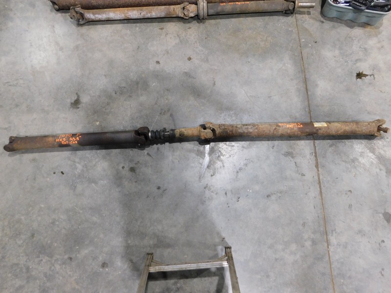 04 CHEVROLET SILVERADO 1500 FRONT & REAR DRIVE SHAFT 4x2 143.5' EXT CAB W/O 6.0L