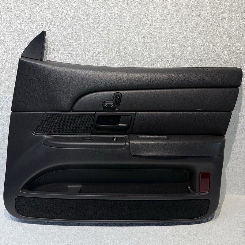 03-08 FORD CROWN VICTORIA GRAND MARQUIS BLACK PASSENGER SIDE FRONT DOOR PANEL