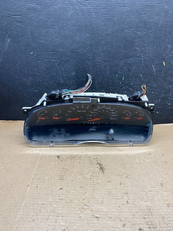 2004 to 2008 Ford E150 E250 Gauge Speedometer Cluster r2858 DG