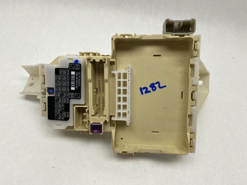 Interior Cabin Fuse Relay Junction Box Y75-B0L Fits 2009 Suzuki SX4 Sedan 83264
