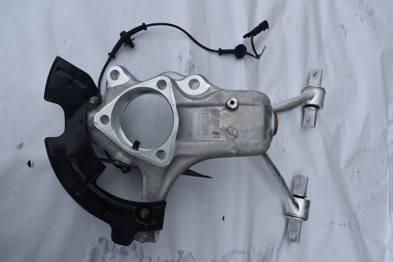 2014-19 CORVETTE C7 RH PASSENGER SPINDLE & UPPER CONTROL ARM *USED 23113205* OEM