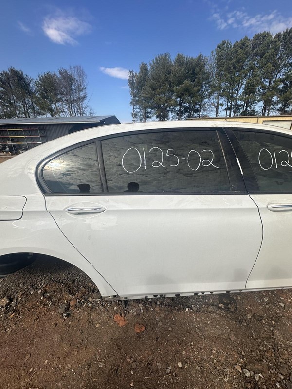 2011-2015 BMW 740LI F02 LWB REAR RIGHT SIDE DOOR SHELL PANEL WHITE W/ GLASS OEM