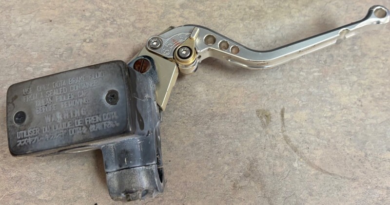 2001 Suzuki GSF1200 GSF 1200 Bandit Right Brake Lever Master Cylinder Reservoir